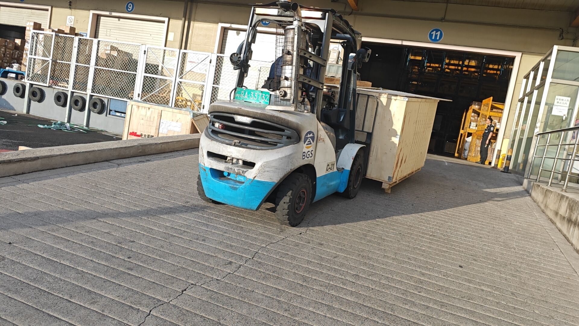 C&N Sends Oversized 2.2m Width And Length Wooden Cases to Saudi Clients by Air