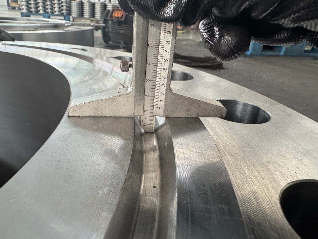 Groove depth measurement